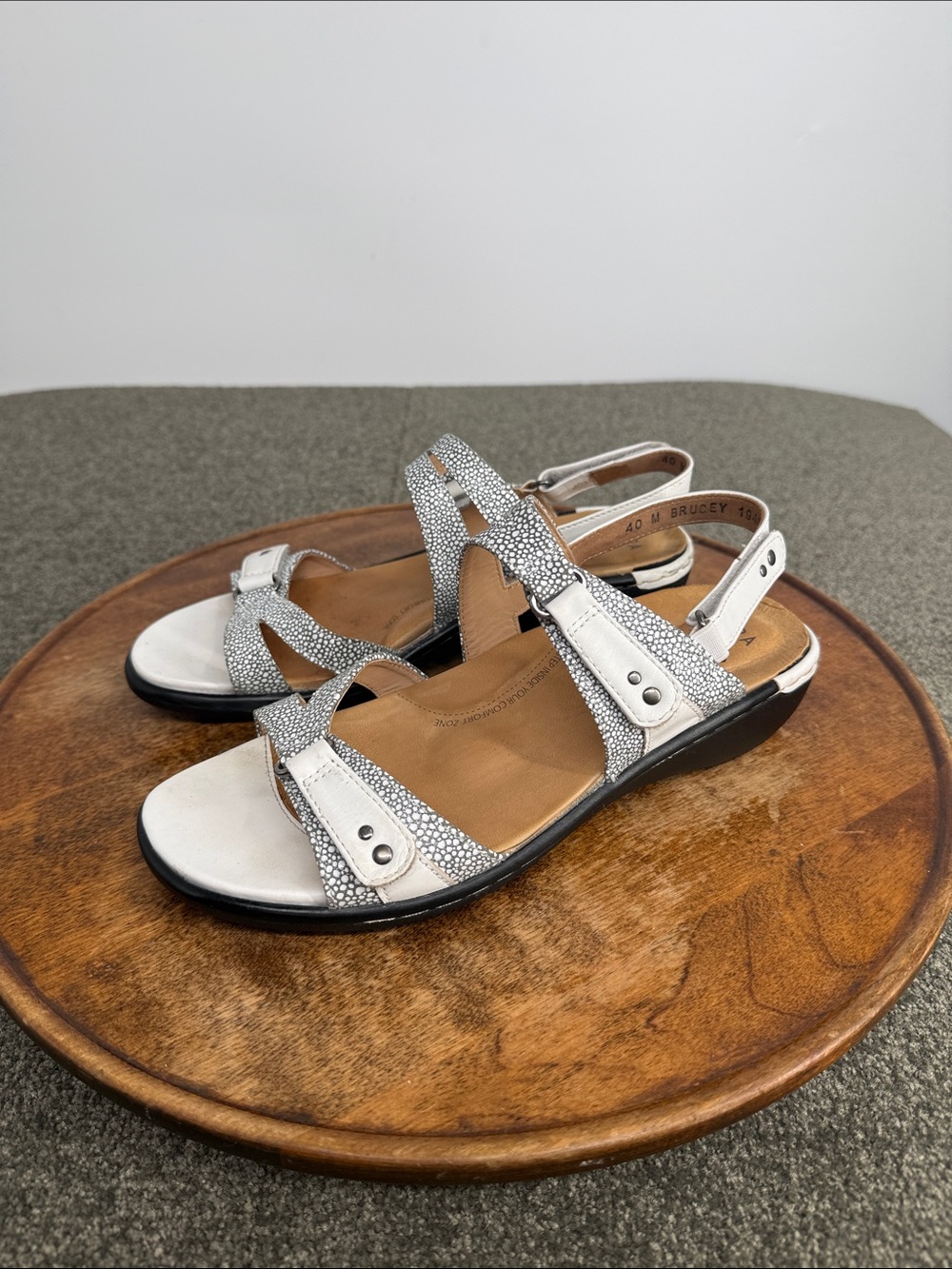 Ziera Sandals Wm 40 M 9.5 Brucey Comfort Wedge Adjustablbe Strappy White Black